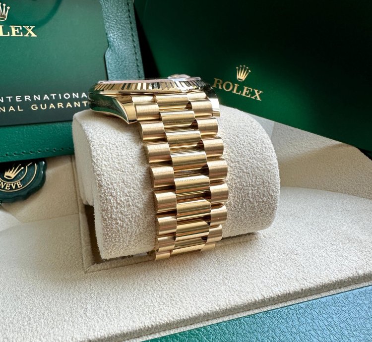 Rolex Day-date 40 228238 2023 Yellow Gold President Champagne Diamond Dial - Unworn Complete Set