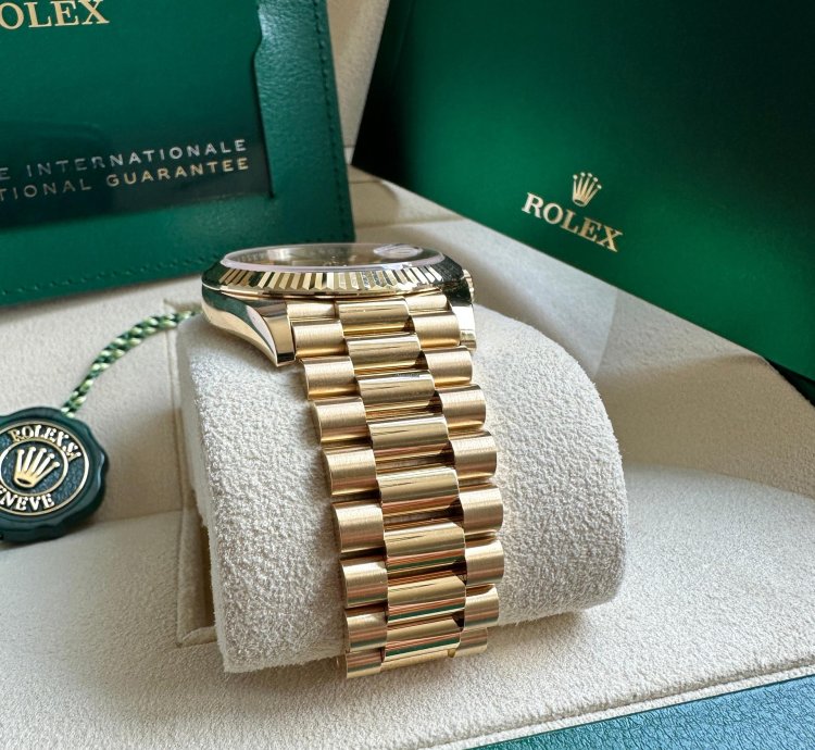 Rolex Day-date 40 228238 2024 Yellow Gold President Champagne Stick Dial - Unworn Complete Set