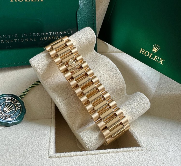 Rolex Day-date 40 228238 2024 Yellow Gold President Champagne Stick Dial - Unworn Complete Set