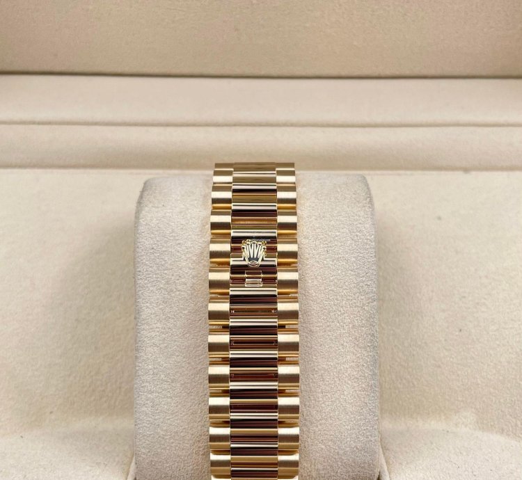 Rolex Day-date 40 228238 40mm Yellow Gold Champagne Baguette Dial Unworn 2023