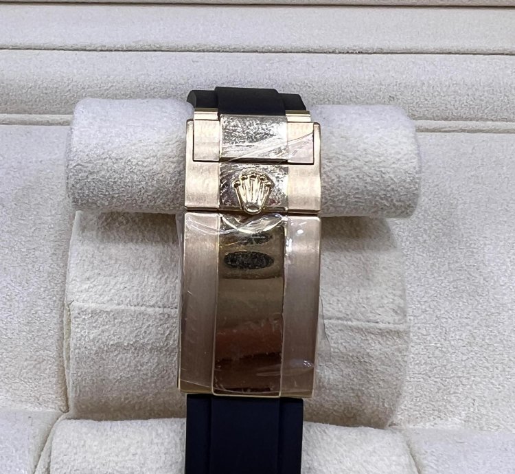 Rolex Daytona Black Diamond Dial Yellow Gold Oysterflex