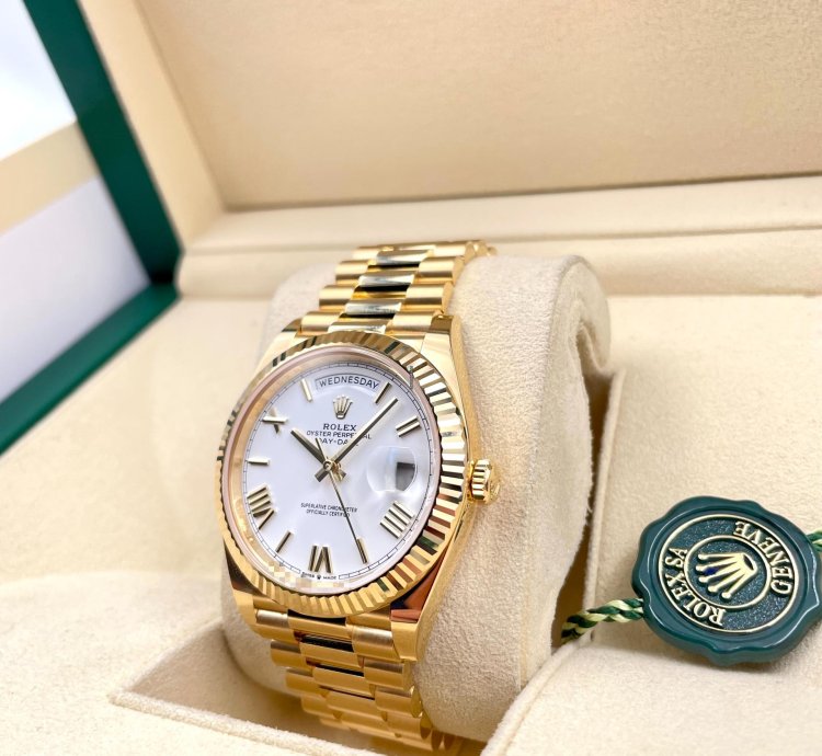 Rolex Day-date 40 228238 40mm Yellow Gold White Roman Dial Unworn 2023