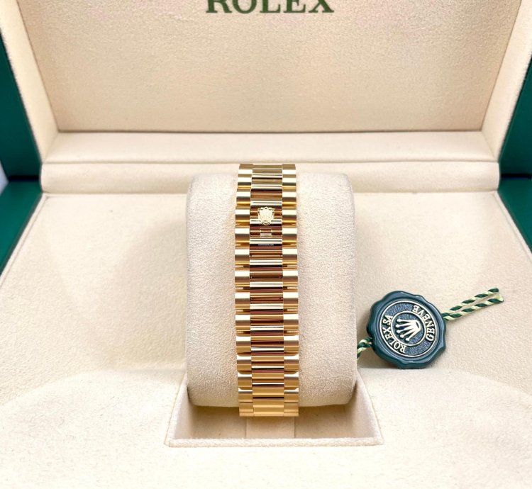 Rolex Day-date 40 228238 40mm Yellow Gold White Roman Dial Unworn 2023