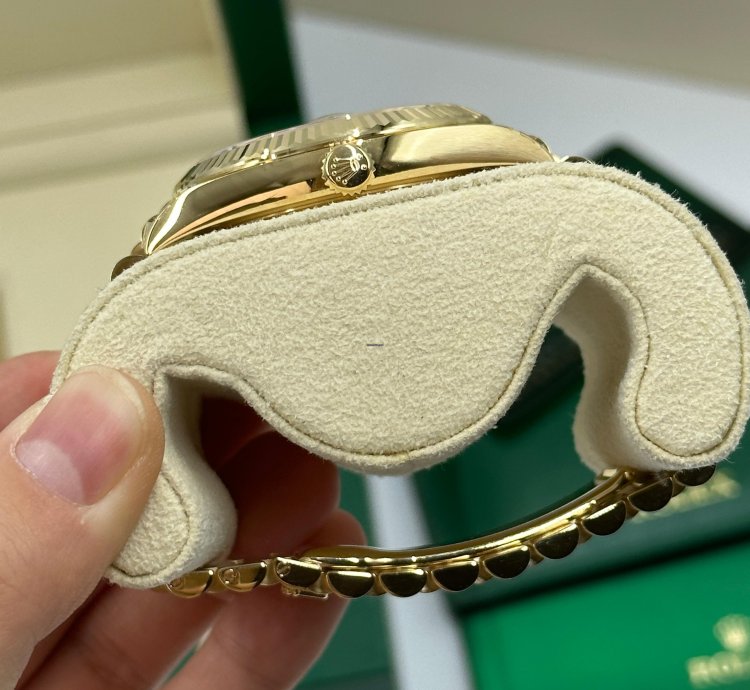 Rolex Day-date 40 228238 Champagne Index Dial