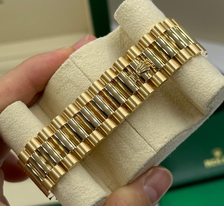 Rolex Day-date 40 228238 Champagne Index Dial