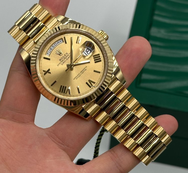 Rolex Day-date 40 228238 Champagne Roman Dial