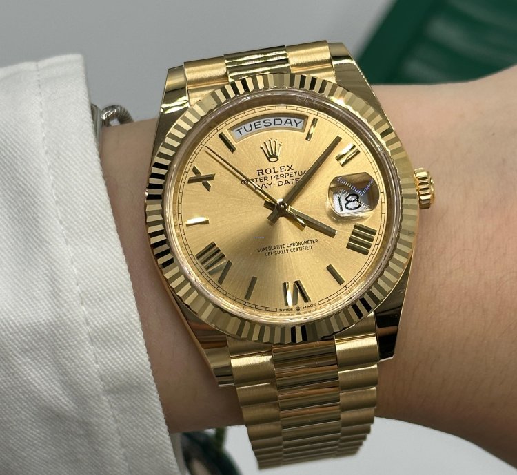 Rolex Day-date 40 228238 Champagne Roman Dial