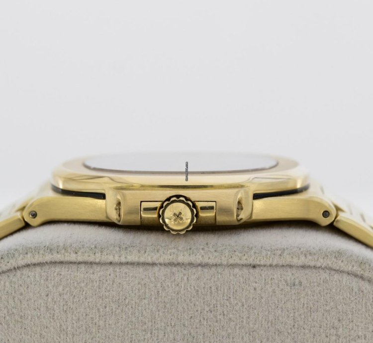 Patek Philippe Nautilus 18ct Yellowgold Blue Dial Ref 3800 001