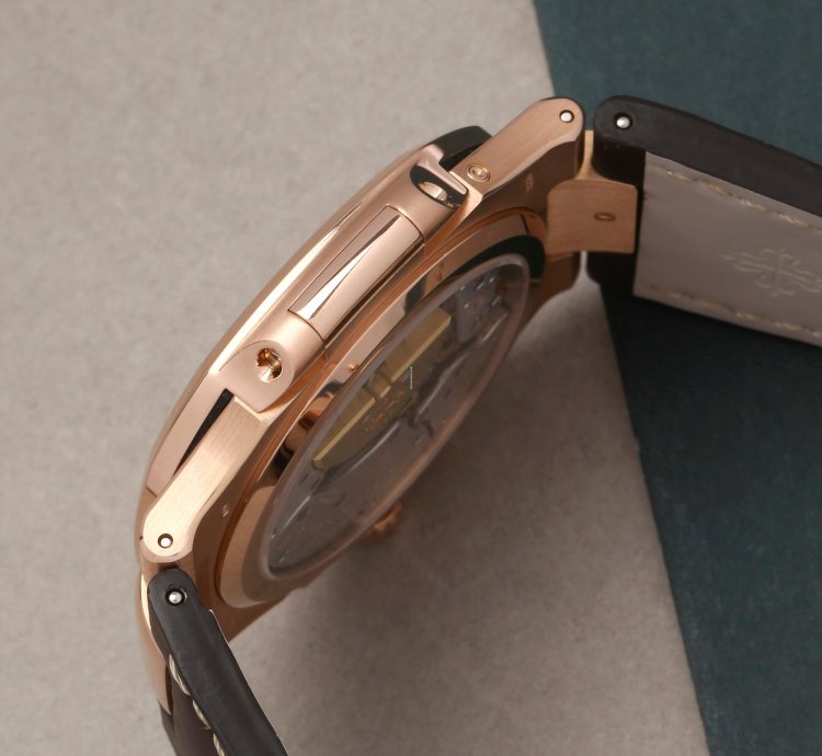 Patek Philippe Nautilus 18k Rose Gold 5712r-001 - Ats-w007785