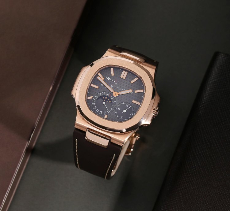 Patek Philippe Nautilus 18k Rose Gold 5712r-001 - Ats-w007891