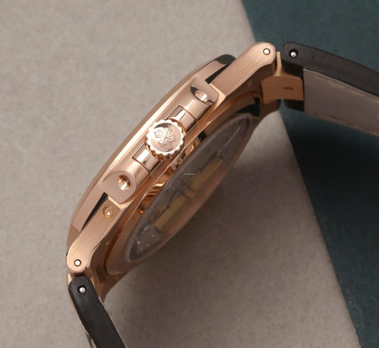 Patek Philippe Nautilus 18k Rose Gold 5712r-001 - Ats-w007891