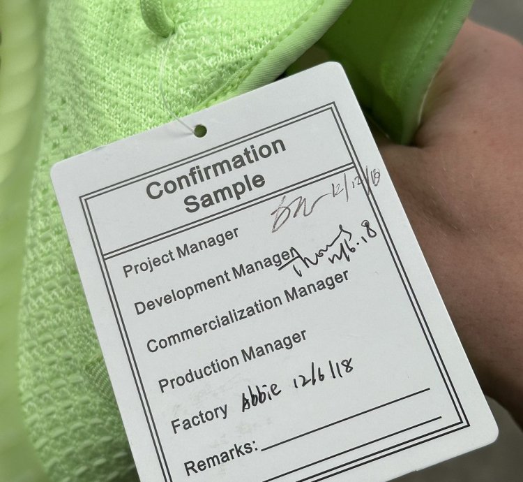 Sample Adidas Yeezy Boost 350 V2 Glow Size 12