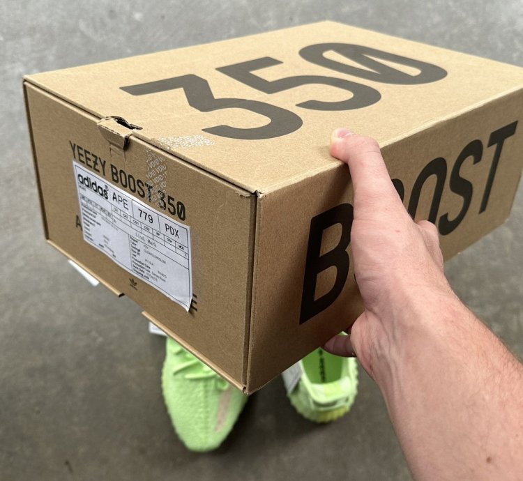 Sample Adidas Yeezy Boost 350 V2 Glow Size 12