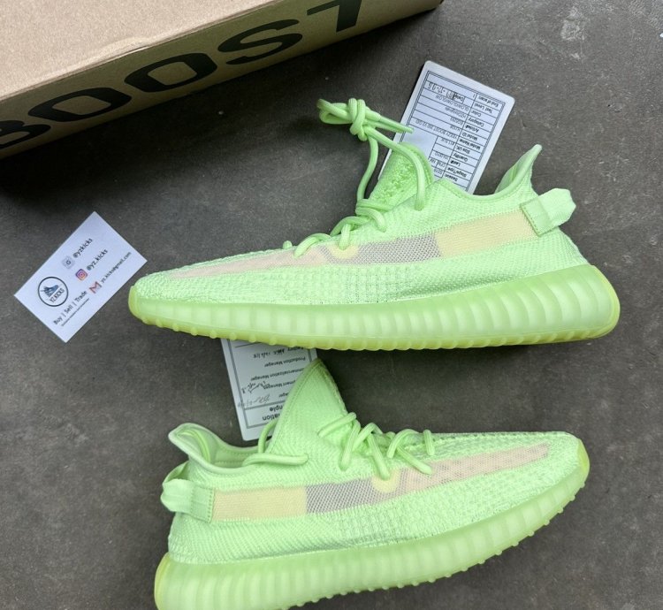 Sample Adidas Yeezy Boost 350 V2 Glow Size 12