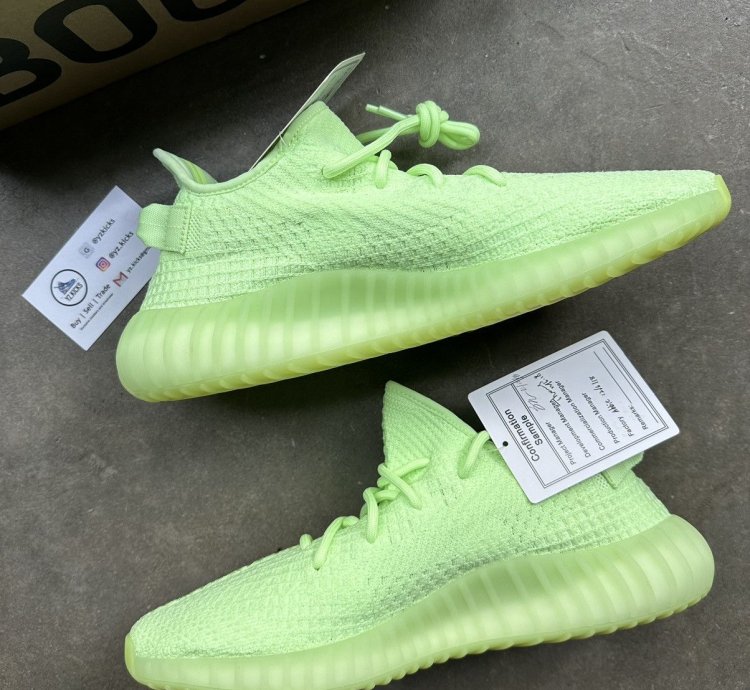 Sample Adidas Yeezy Boost 350 V2 Glow Size 12