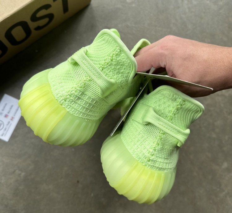 Sample Adidas Yeezy Boost 350 V2 Glow Size 12