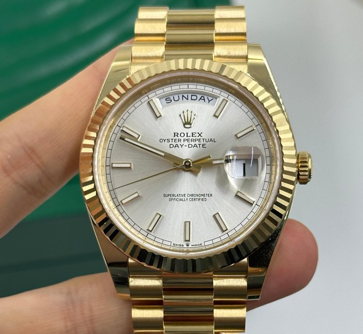 Rolex Day-date 40 228238 Silver Index
