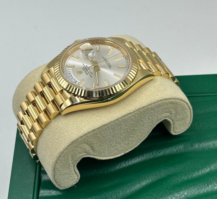 Rolex Day-date 40 228238 Silver Index