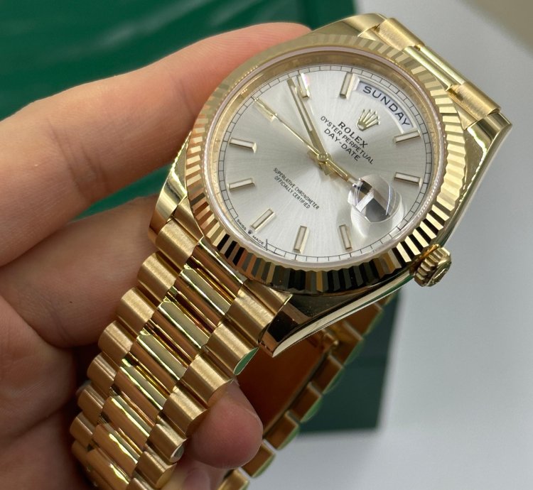 Rolex Day-date 40 228238 Silver Index