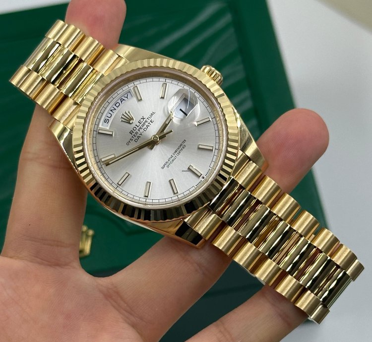 Rolex Day-date 40 228238 Silver Index