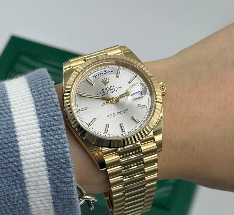 Rolex Day-date 40 228238 Silver Index