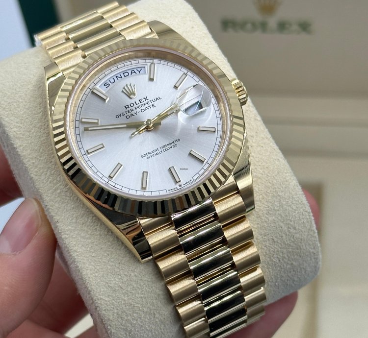Rolex Day-date 40 228238 Silver Index