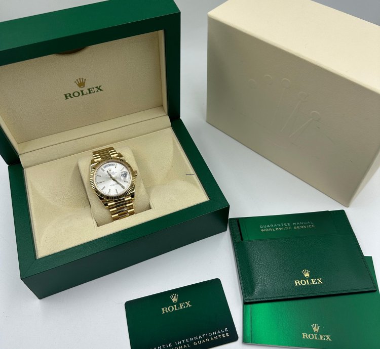 Rolex Day-date 40 228238 Silver Index