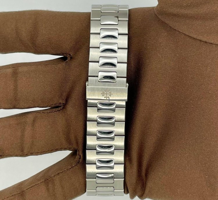 Patek Philippe Nautilus 2011 Mint Full Set Steel Nautilus 5980 1a-014 Black Dial