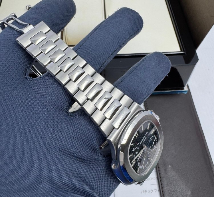 Patek Philippe Nautilus 2012 Mint Box Papers Blue Dial Steel Moonphase Power Reserve Nautilus