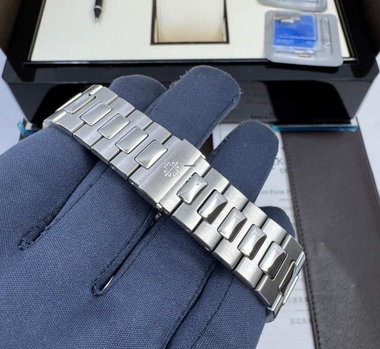 Patek Philippe Nautilus 2012 Mint Box Papers Blue Dial Steel Moonphase Power Reserve Nautilus
