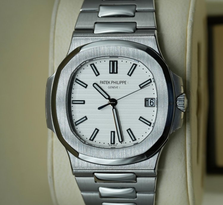 Patek Philippe Nautilus 2012 Nautilus 5711 White Dial Discontinued - Excellent Condition Full Set