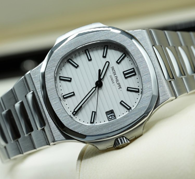 Patek Philippe Nautilus 2012 Nautilus 5711 White Dial Discontinued - Excellent Condition Full Set