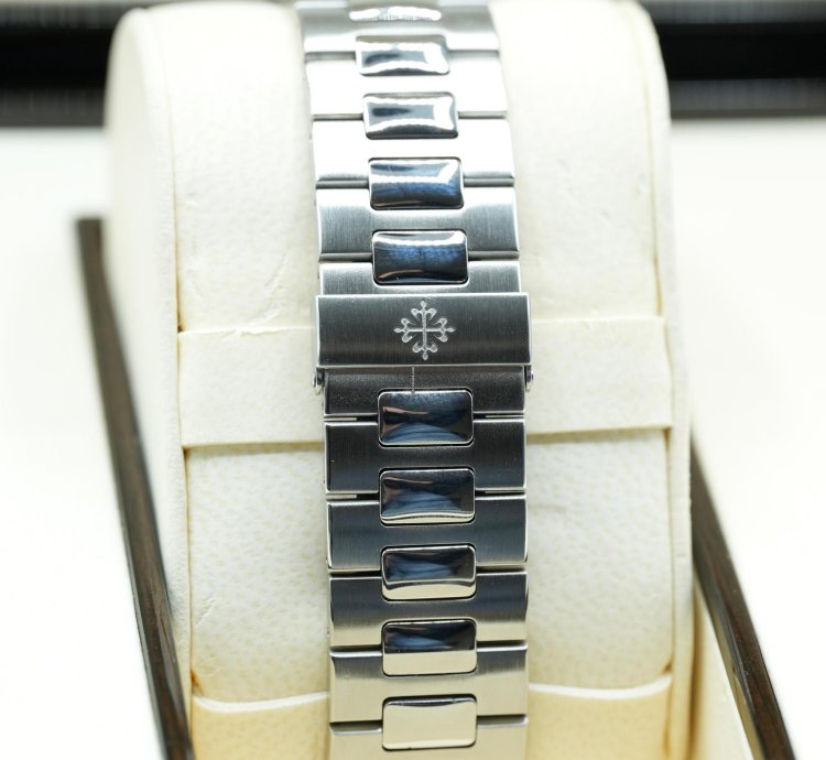 Patek Philippe Nautilus 2012 Nautilus 5711 White Dial Discontinued - Excellent Condition Full Set