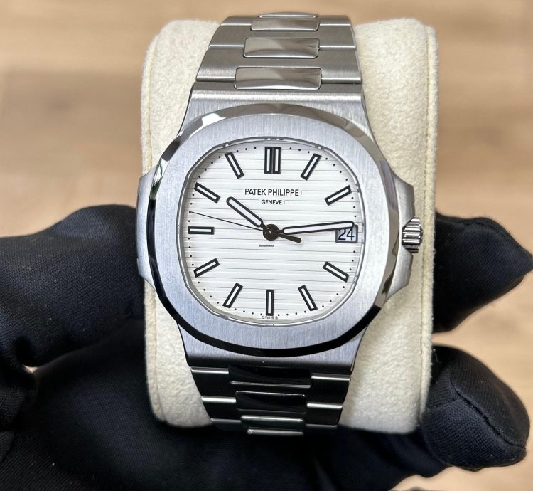 Patek Philippe Nautilus 2016 5711 1a White Dial