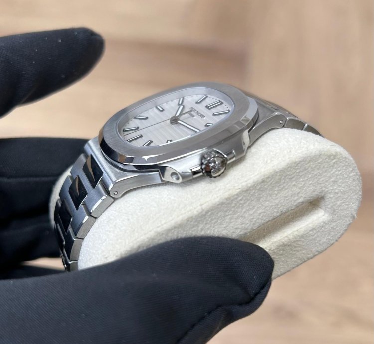 Patek Philippe Nautilus 2016 5711 1a White Dial