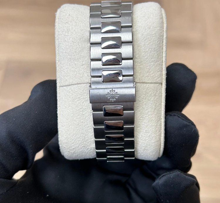 Patek Philippe Nautilus 2016 5711 1a White Dial