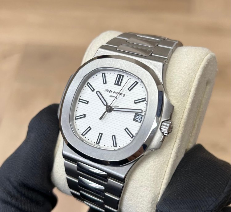 Patek Philippe Nautilus 2016 5711 1a White Dial