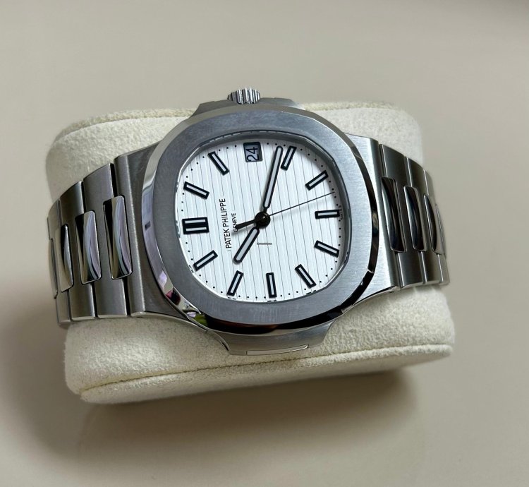 Patek Philippe Nautilus 2016 5711 1a White Dial
