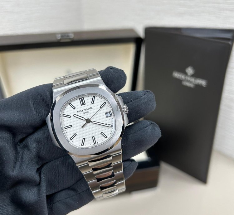 Patek Philippe Nautilus 2016 5711 1a White Dial
