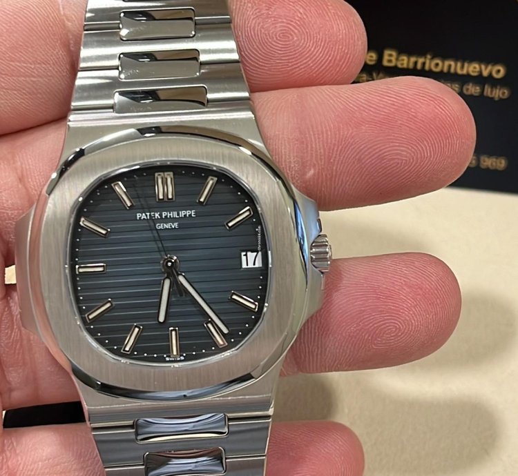Patek Philippe Nautilus 2017-nautilus-5711-full Set