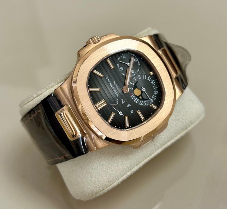 Patek Philippe Nautilus 2018 5712r-001 Rose Gold Brown Leather Strap