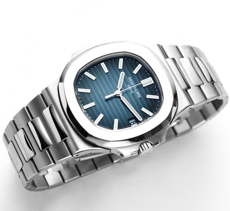 Patek Philippe Nautilus 2019 - Like New