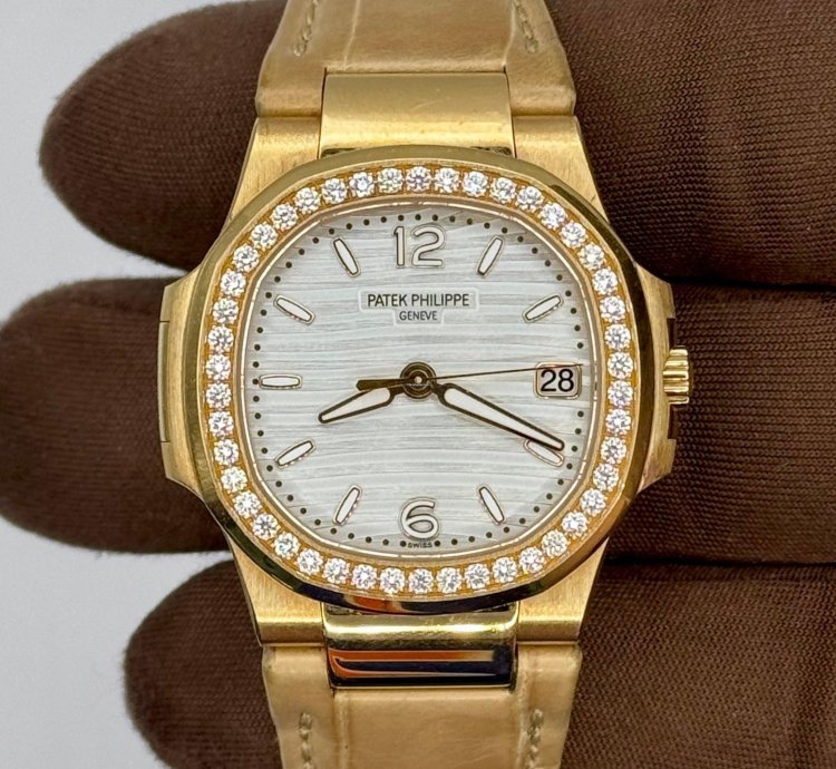 Patek Philippe Nautilus 2020 Ladies Nautilus 7010r-011