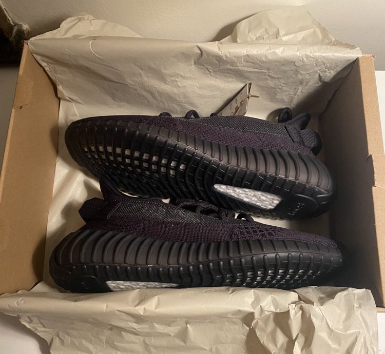 Size 9 - Adidas Yeezy 350 Boost V2 Onyx 260