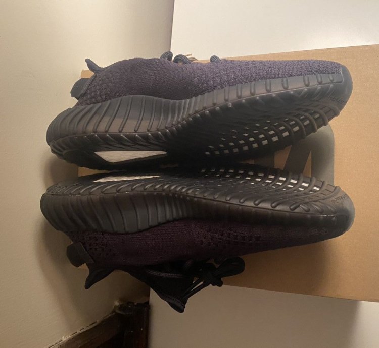 Size 9 - Adidas Yeezy 350 Boost V2 Onyx 260