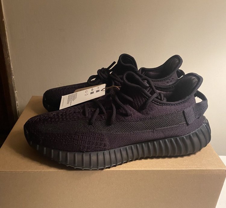 Size 9 - Adidas Yeezy 350 Boost V2 Onyx 260