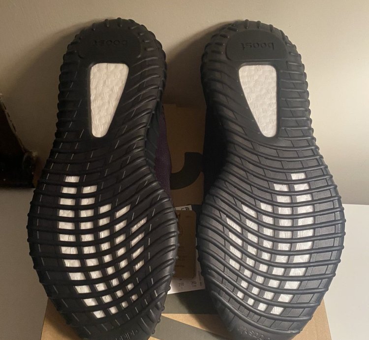 Size 9 - Adidas Yeezy 350 Boost V2 Onyx 260
