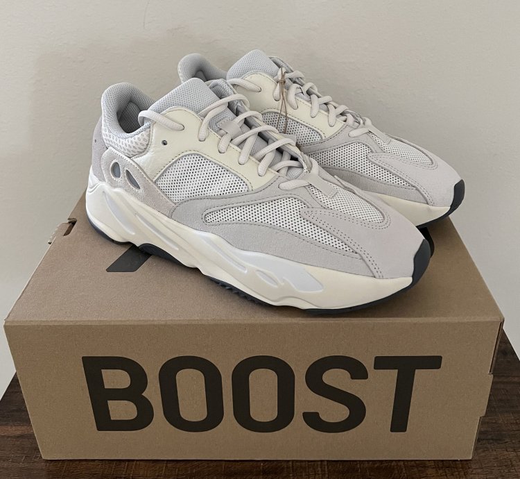 Size 9 5 Adidas Yeezy Boost 700 Analog