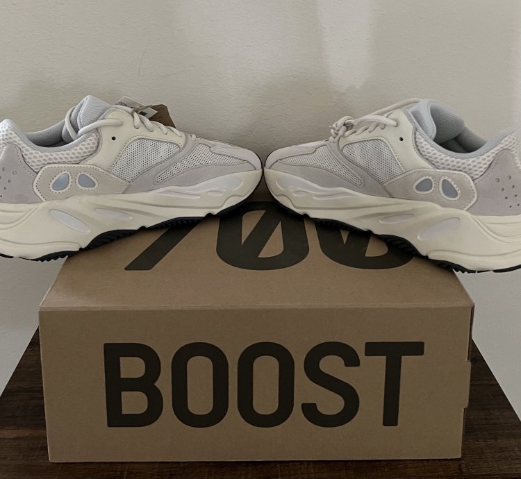 Size 9 5 Adidas Yeezy Boost 700 Analog