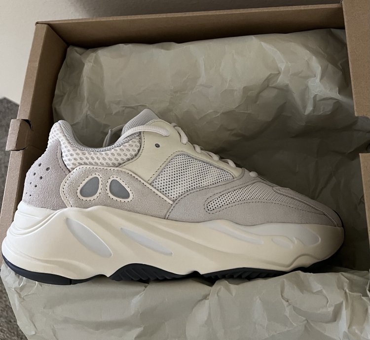 Size 9 5 Adidas Yeezy Boost 700 Analog